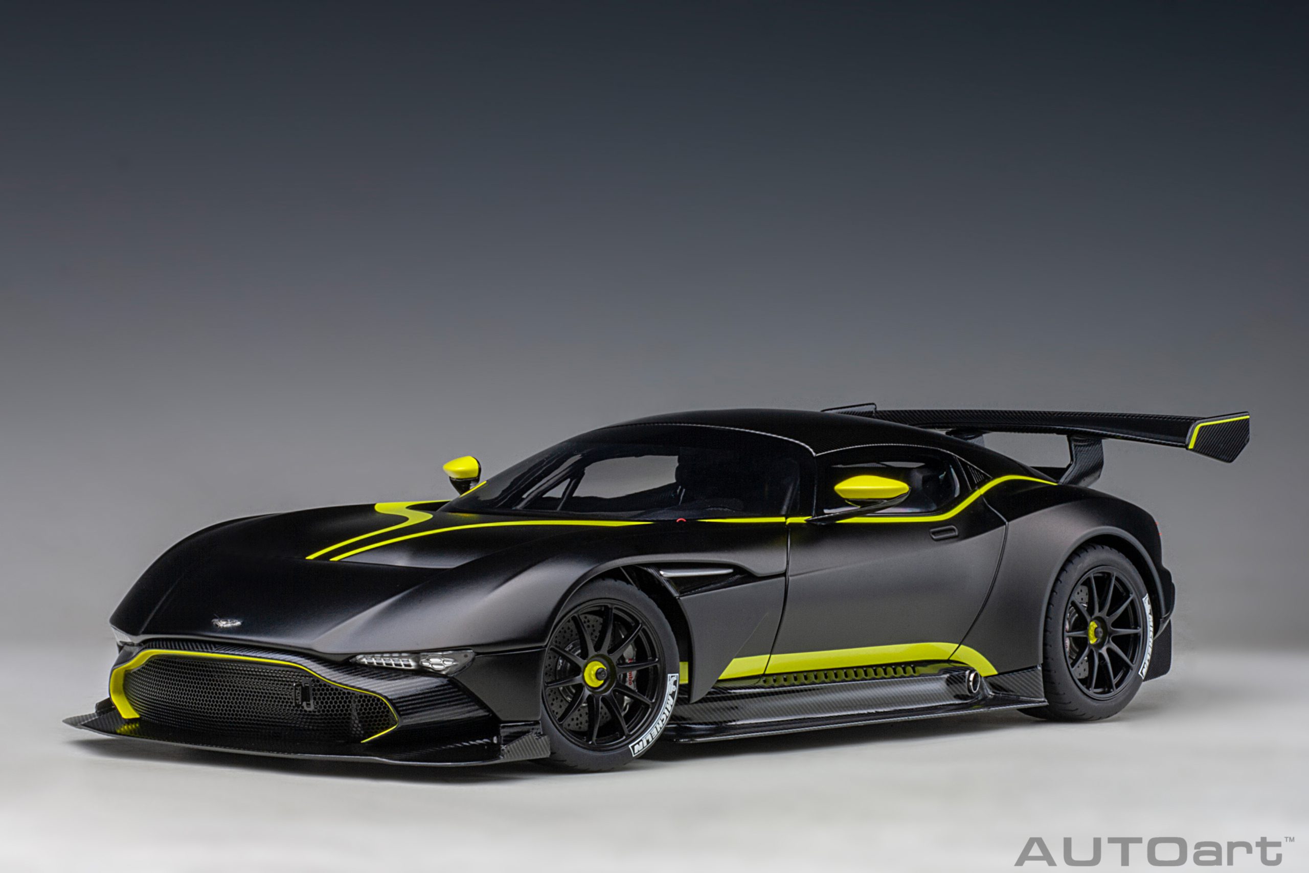 Aston Martin Vulcan (Matt Black) | AUTOart