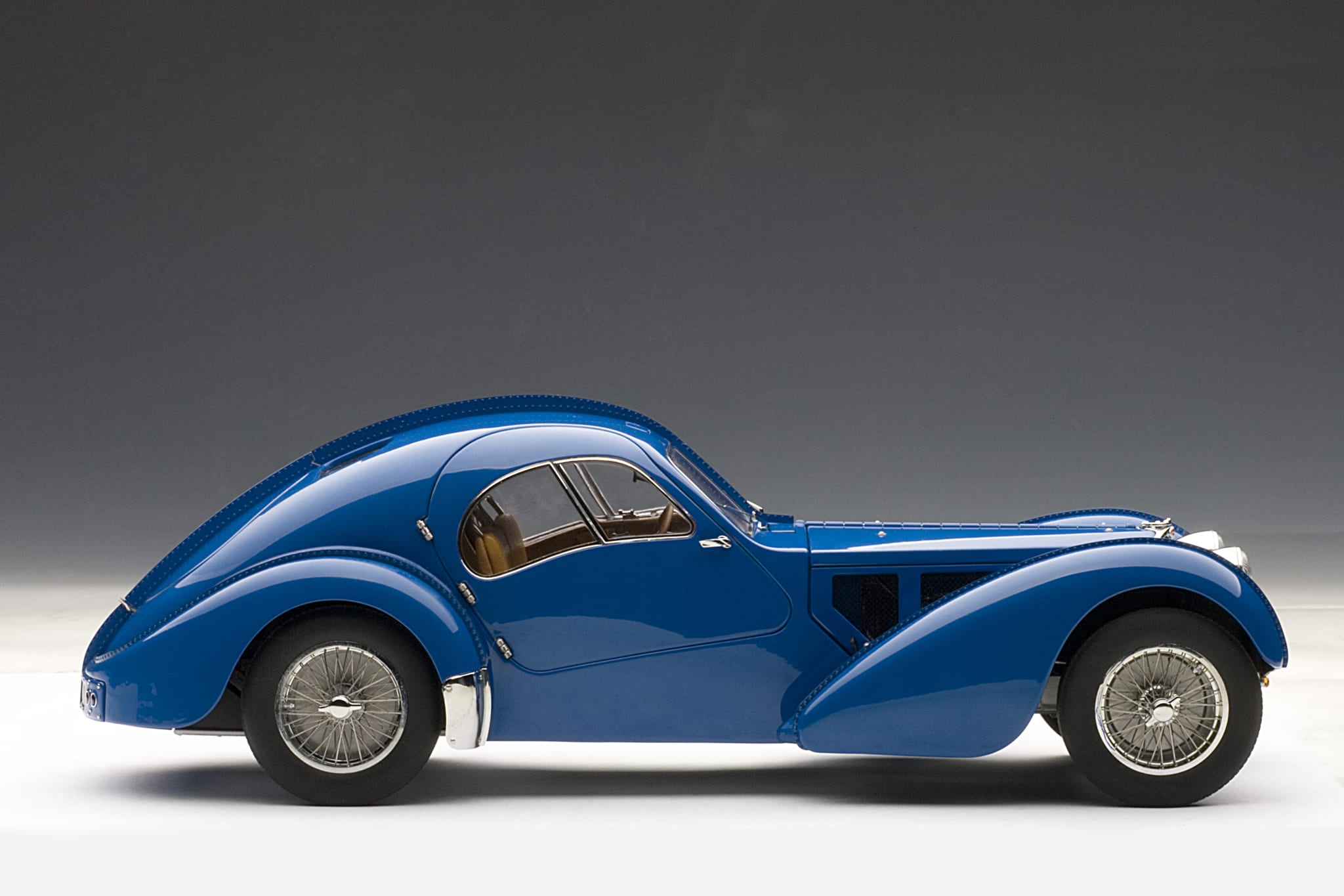 Bugatti Type 57S Atlantic (Blue with Silver metal wire spoke wheels ...