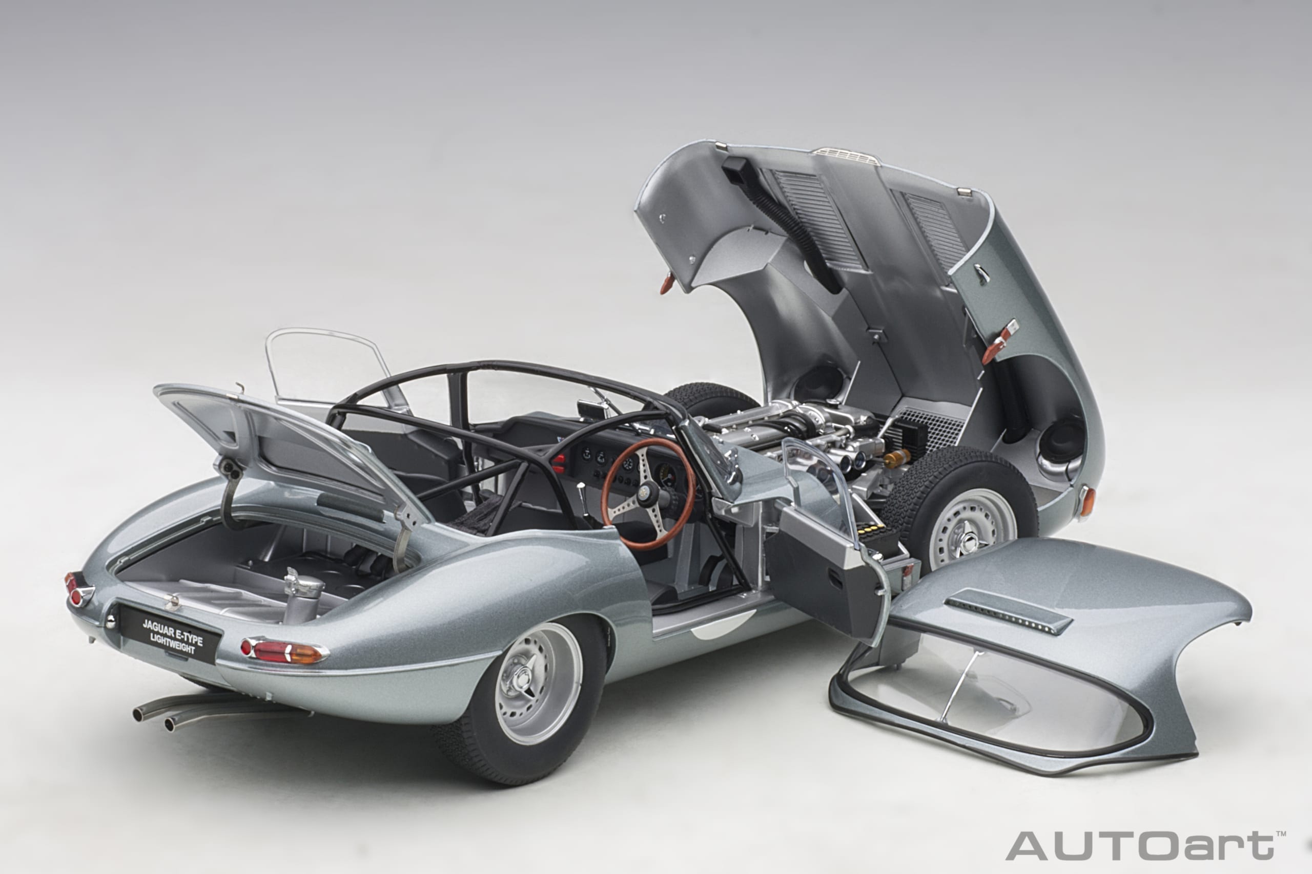 Jaguar Lightweight E-Type (Silver) | AUTOart