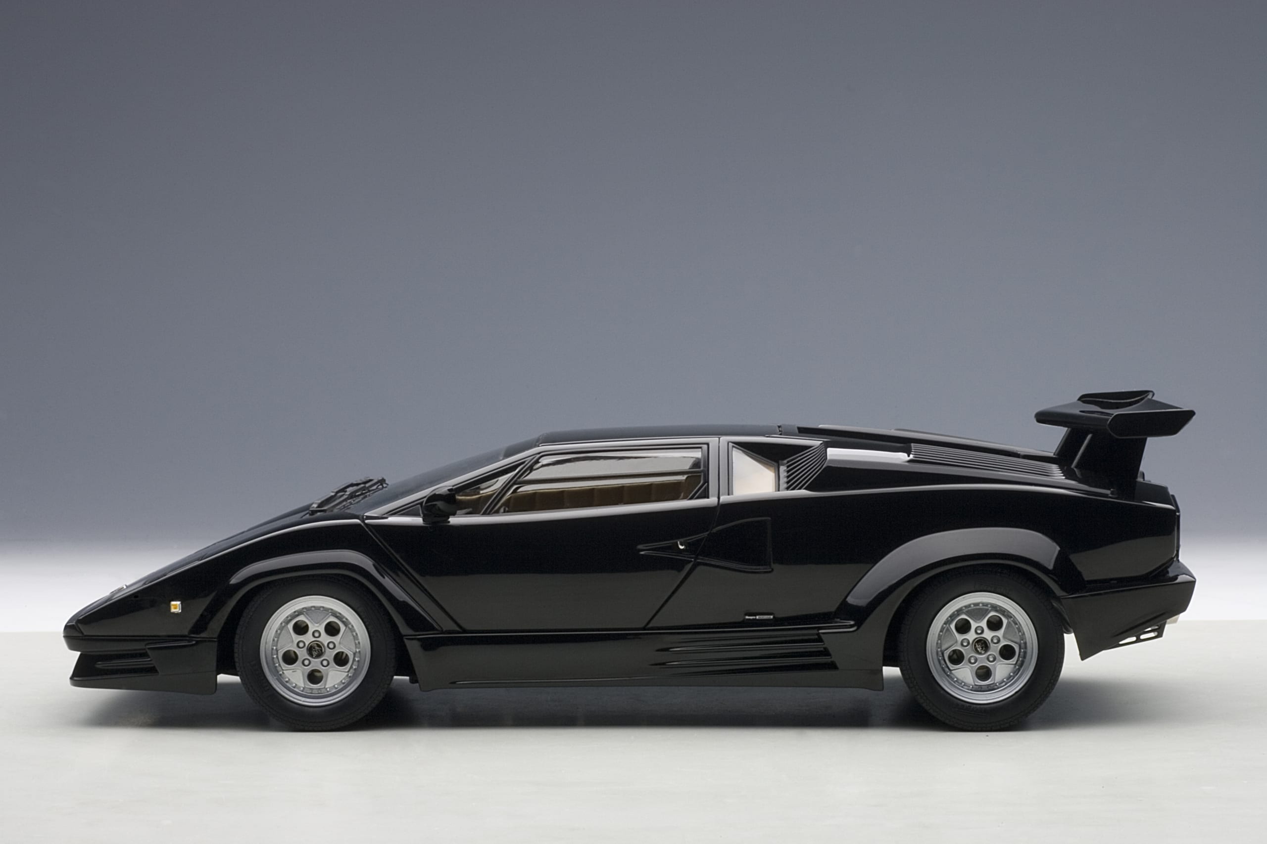 Lamborghini Countach 25th Anniversary Edition (Black) | AUTOart