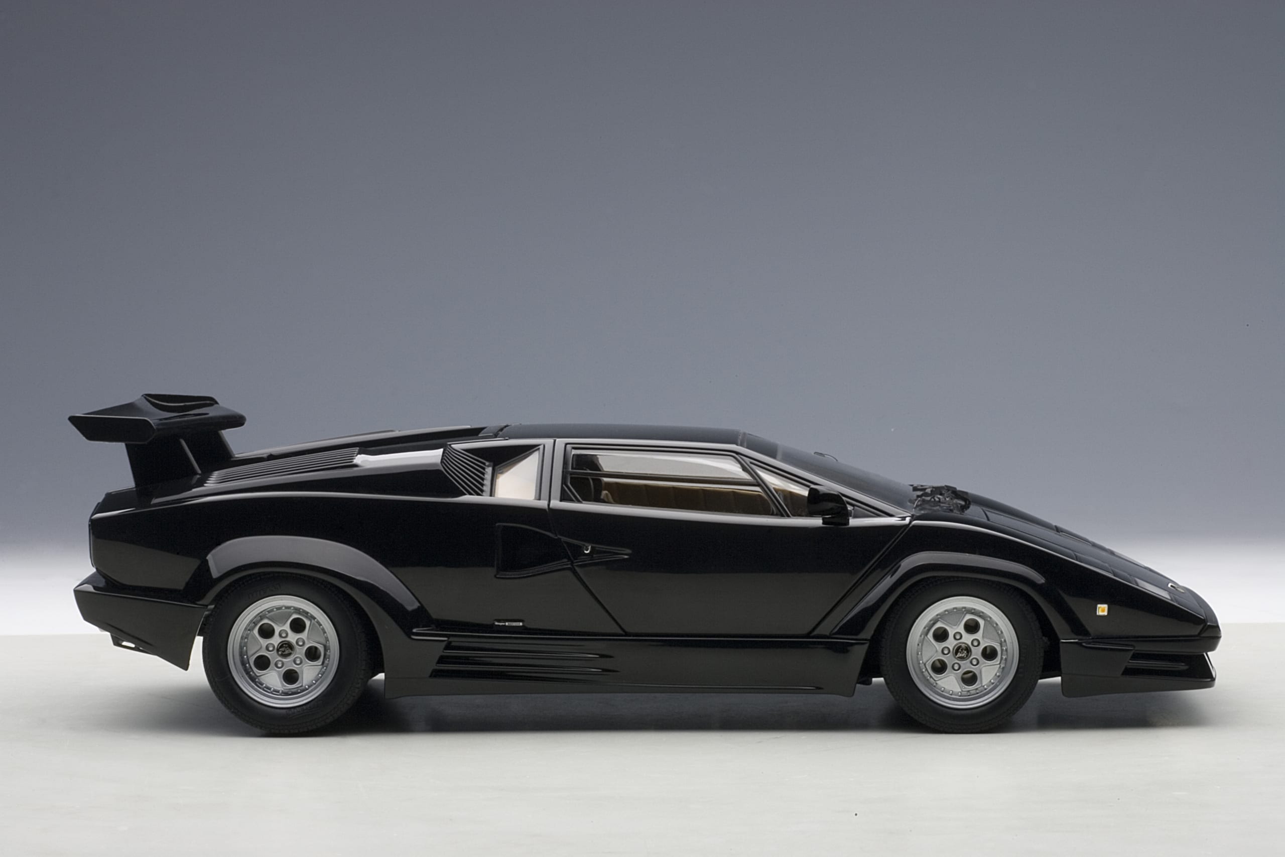 Lamborghini Countach 25th Anniversary Edition (Black) | AUTOart