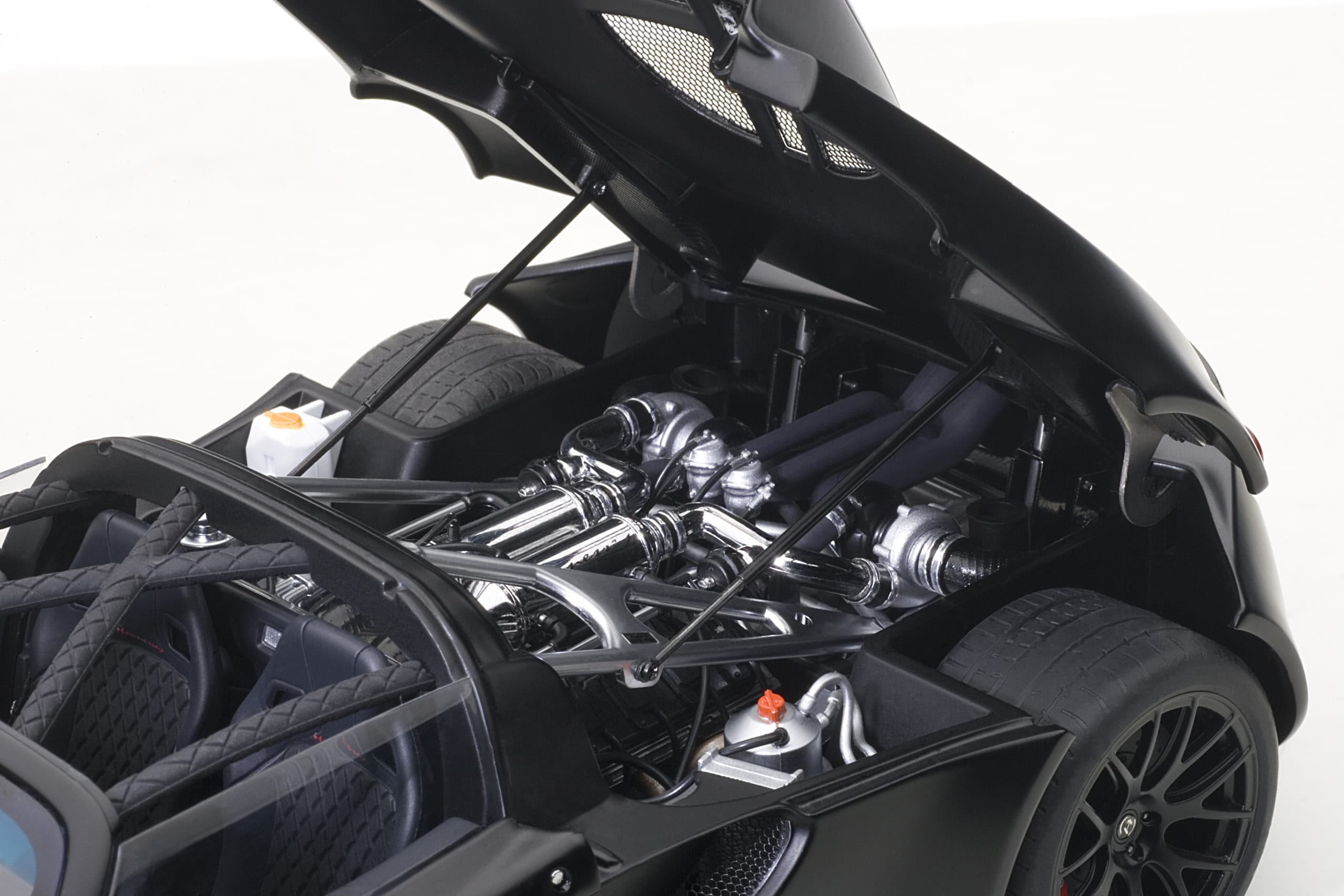 Matt Carbon Black 1:18TH Scale AUTOart 75401 Hennessey Venom GT Spyder