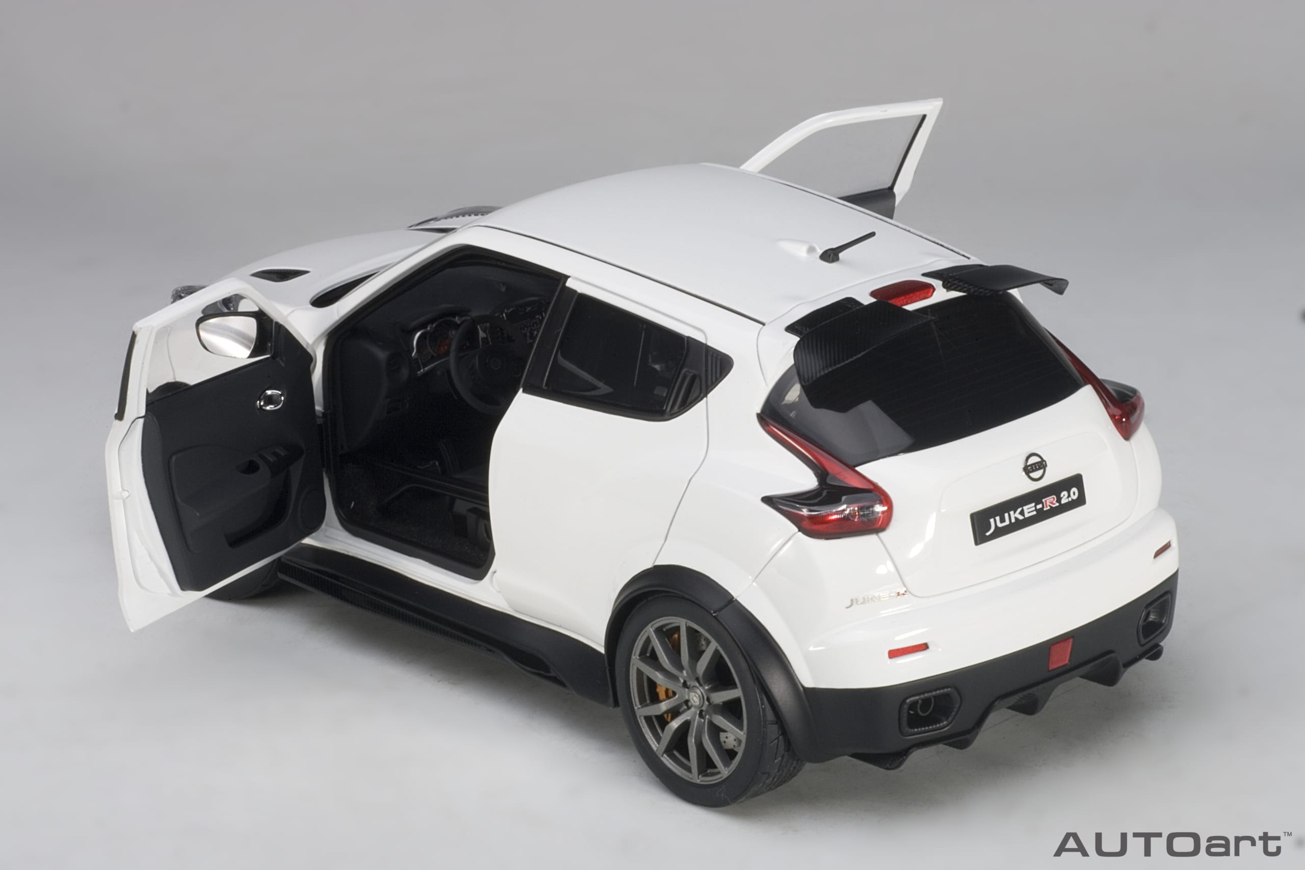 Nissan Juke-R 2.0 (White) | AUTOart