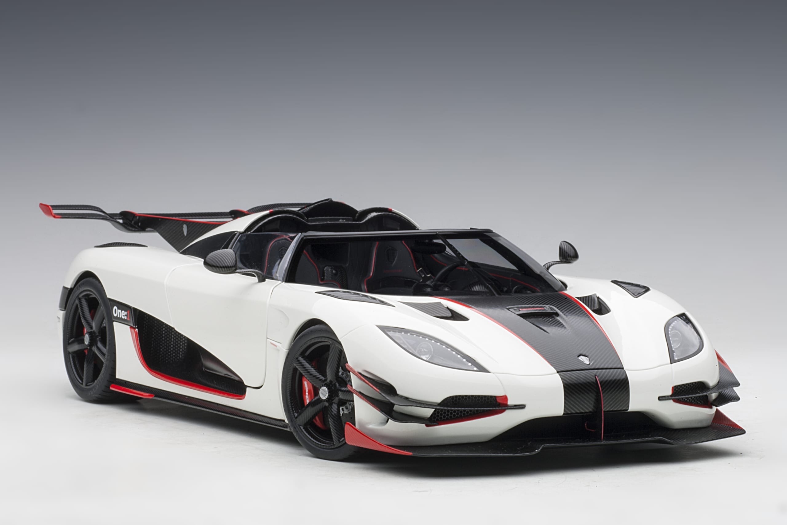 Koenigsegg One:1 (Pebble White / Carbon with Red Accents) | AUTOart