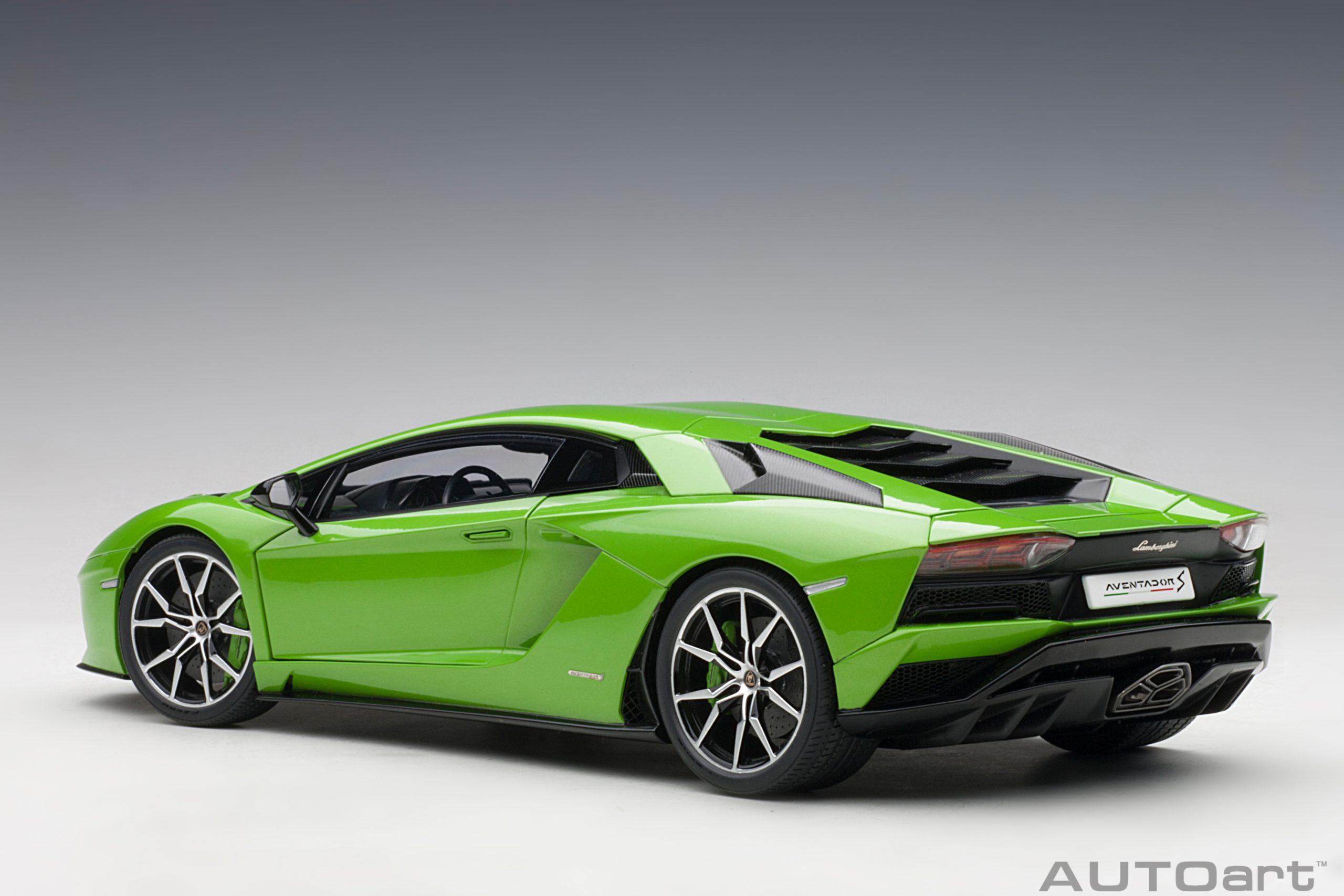 Lamborghini Aventador S (Verde Mantis) | AUTOart