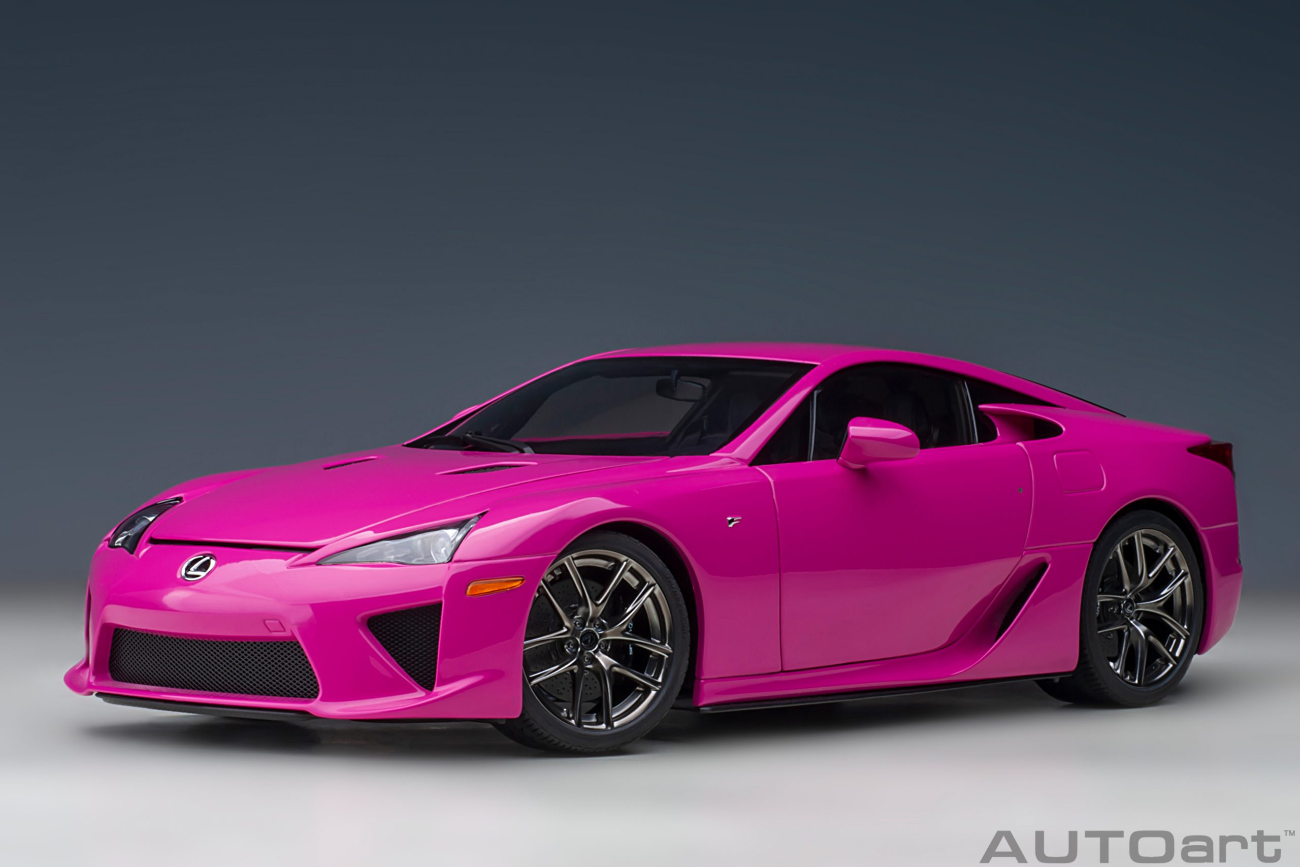 に人気★ Lexus LFA Passionate Pink 60台限定 1/18 ミニカー　★ 乗用車